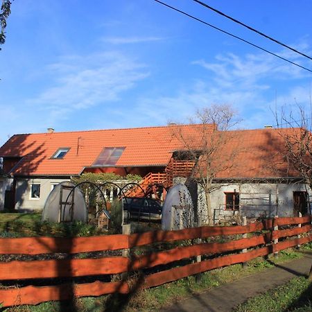 A Kert Apartman Rezi Buitenkant foto