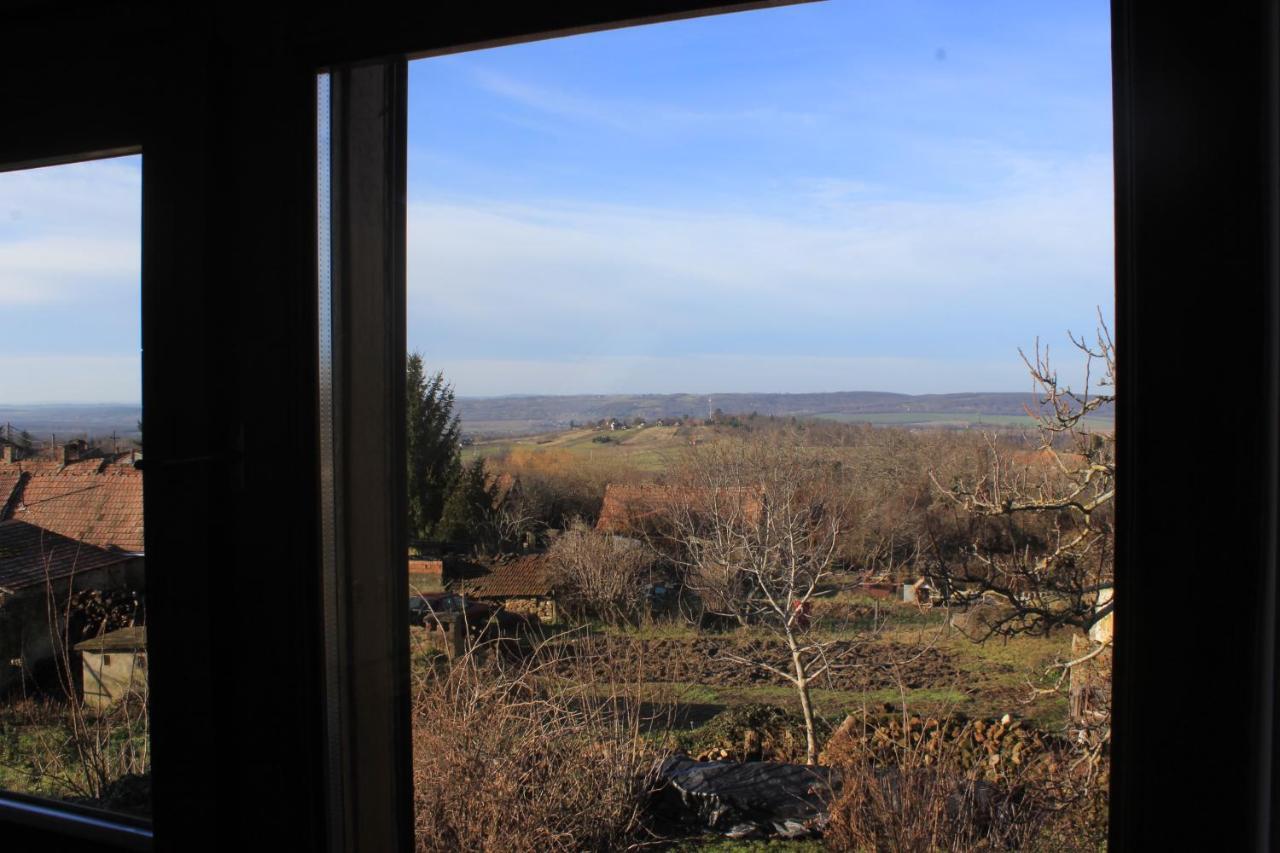 A Kert Apartman Rezi Buitenkant foto