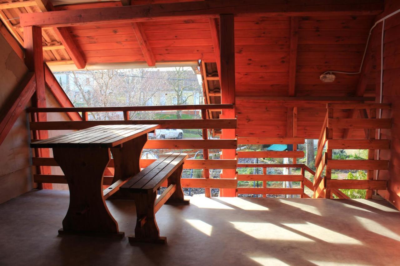 A Kert Apartman Rezi Buitenkant foto